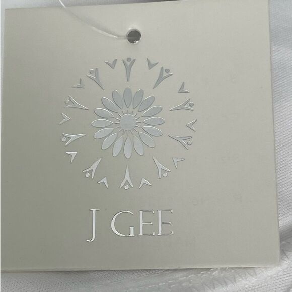 J Gee V Neck Lace Maxi Dress Size: Large Color: White - Picture 11 of 14